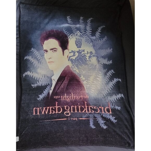 Official Twilight Saga Breaking Dawn Part 1 Fleece Blanket - Picture 2 of 8